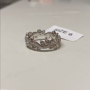 Very cute and sparkly ring